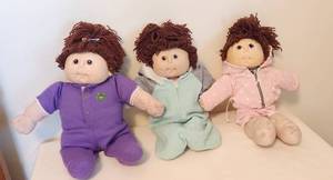 lot 1090 image: 3 Cabbage Patch Dolls