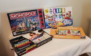lot 1111 image: Childcraft Magnastiks - Monopoly - Parchesi - Life Games