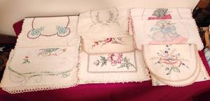 lot 1128 image: Vintage Table & Dresser Scarfs