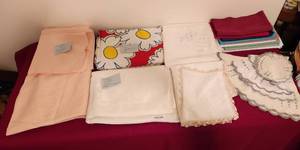 lot 1130 image: Vintage Tablecloths, Napkins & Coasters
