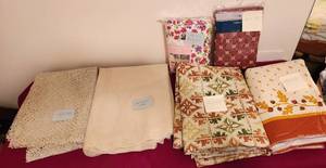 lot 1131 image: Vinyl Tablecloths - See Pictures for approximate sizes
