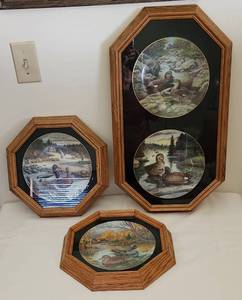 lot 1138 image: 4 Knowles Collector Duck Plates in Oak Frames - Single Frames 12.5 (1 of the glass is cracked) - Double Frame 14x 24