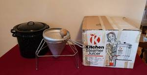 lot 1154 image: Granite Ware 3-Piece 7.25 Quart Blancher - Vintage Cone Strainer on Stand - Kitchen Steamer Juicer