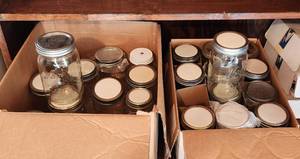lot 1162 image: 22 Wide Mouth and 2 Regular Mouth Quart Jars