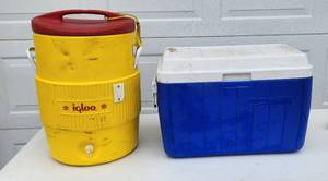 lot 2003 image: Igloo 10 Gallon Water Cooler and Coleman Chest Cooler 48qt