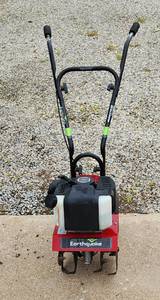 lot 2004 image: Earthquake Viper MC43 2 Cycle Cultivator - Only Used a Couple of Times