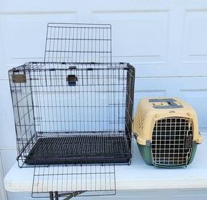 lot 2012 image: Pet Mate Pet Taxi 15 x 23 x 12, Wire Pet Crate 24 x 18 x 20 Foldable
