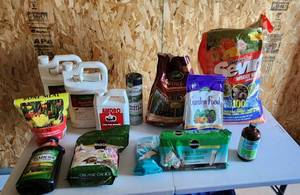 lot 2047 image: Lawn and Garden Chemicals and Fertilizers