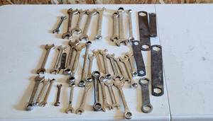lot 2075 image: Assorted Wrenches