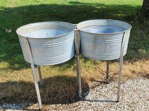 lot 501 image: Galvanized Double Wash Tub