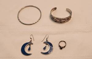 lot 531 image: Navajo Silver Mexico Alpaca Jewelry