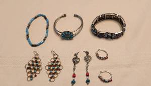 lot 536 image: Jewelry