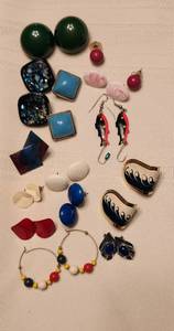 lot 542 image: Vintage Jewelry