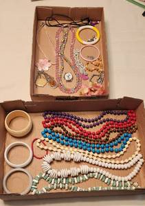 lot 543 image: Jewelry - Includes Lorus Mickey Mouse Watch