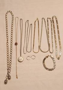 lot 545 image: Gold Jewelry and 1 Vintage Belt
