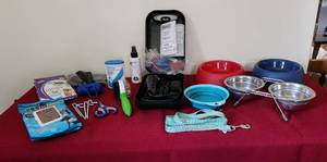 lot 2084 image: Wahl Grooming Kit (Like New) - Stainless Steel and Plastic Dishes - Grooming Items - Doggy Bags - Leash