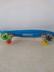 lot 53874 image: Skateboard