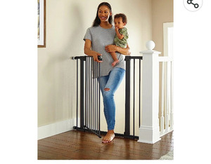 lot 54112 image: Cumbor 36 Extra Tall Baby Gate, Black