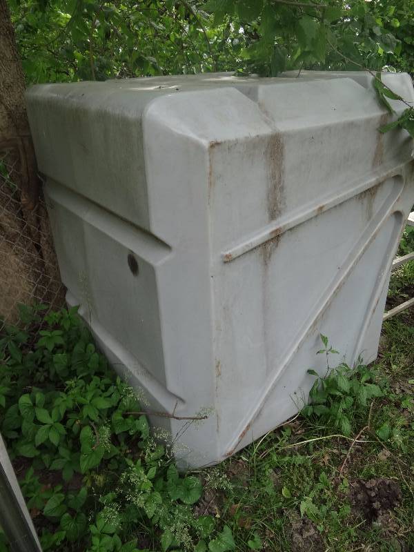 lot 365 image: Large Capacity Plastic Grey Water Tank
