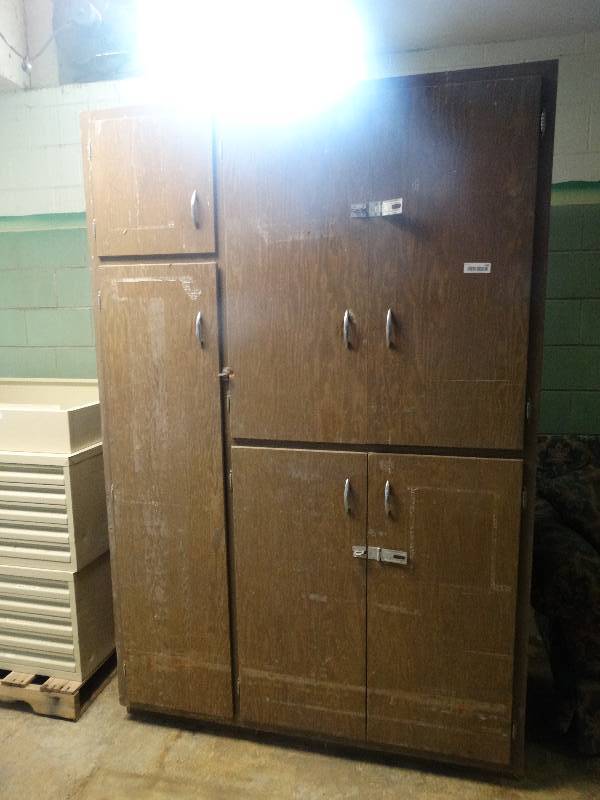 Large Wood Storage Cabinet 6 Doors 53 Long 25 Deep 81 Tall Derby School District 260 Surplus Auction Equip Bid