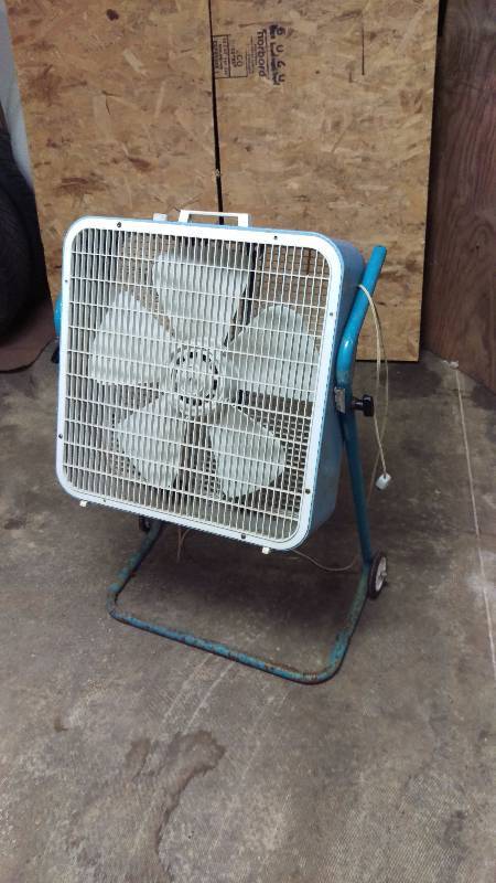 lot 119 image: Standing Fan