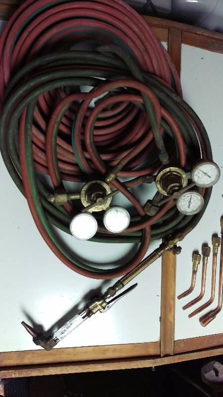 lot 126 image: Victor acetylene hoses, Torches, Gauges and nozzles