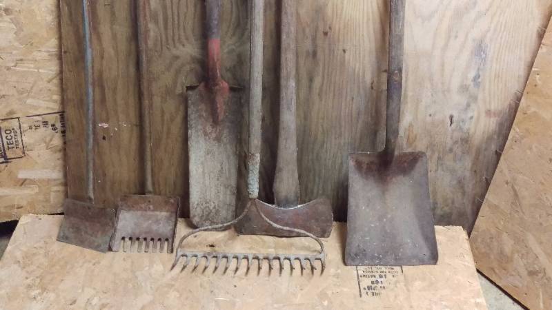 lot 134 image: Lot of Outdoor Tools