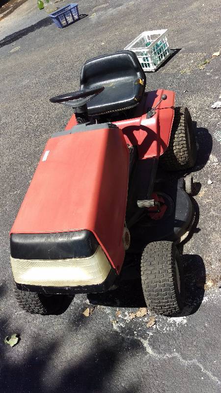 lot 137 image: Riding Mower