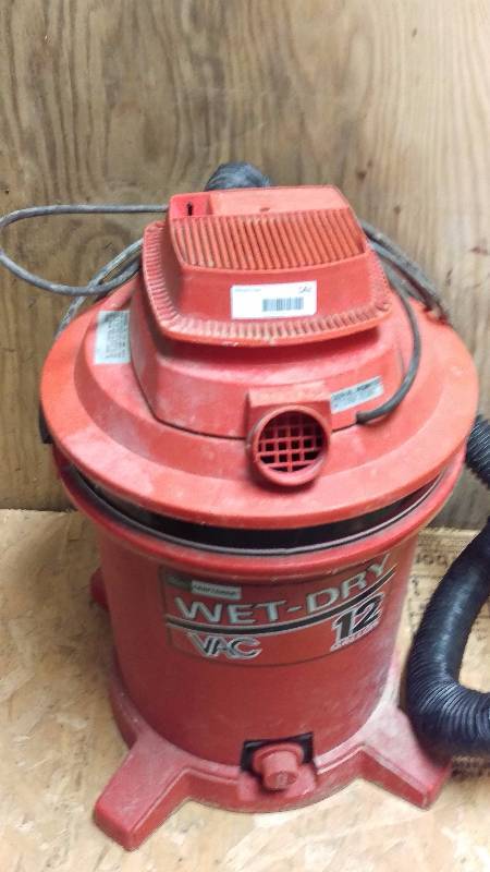 lot 143 image: Craftsman Wet-Dry 12 Gallon Vacuum