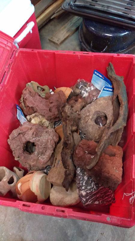 lot 725 image: Assortment of Aquarium Rocks