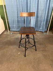 lot 2505 image: Wren Adjustable Stool with Back - ChestnutBlack