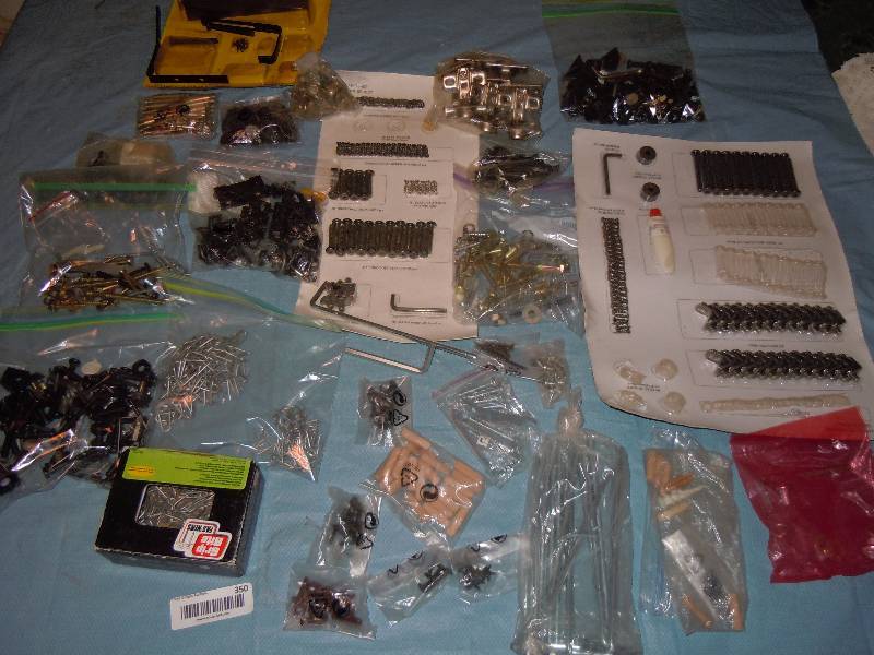 lot 350 image: Lot of Random Items
