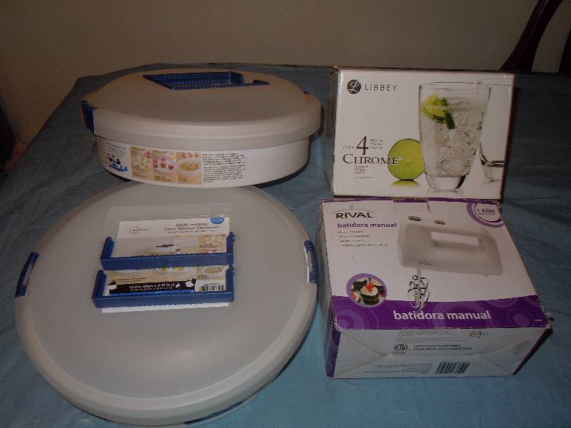 lot 352 image: Lot of Kitchen Stuff