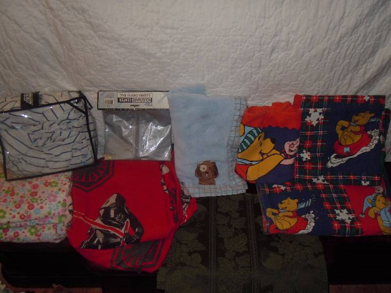 lot 525 image: Sheets and Blankets Lot
