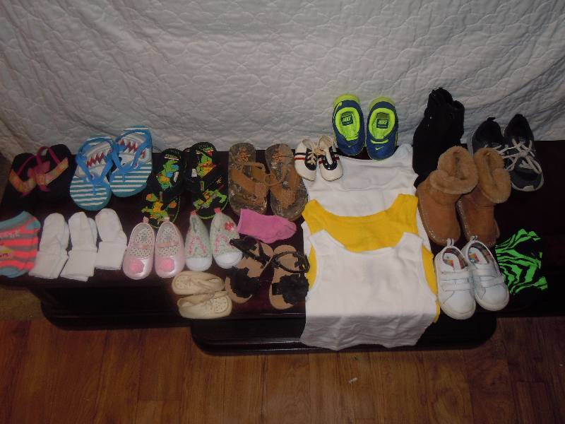 lot 526 image: Lot of Kids Shoes