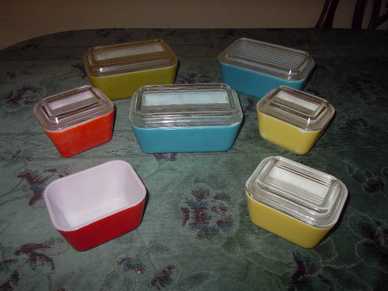 lot 451 image: Vintage Pyrex Lot