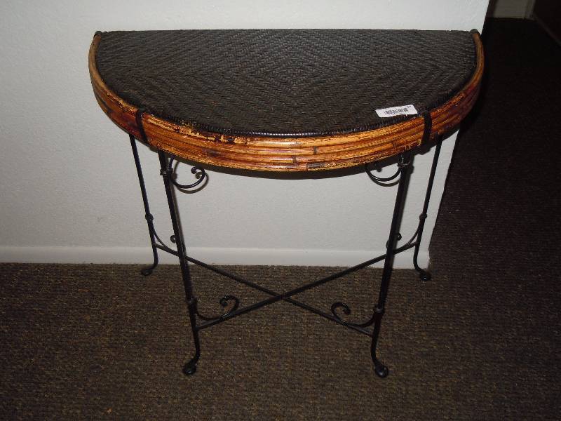 lot 50 image: Entry Table