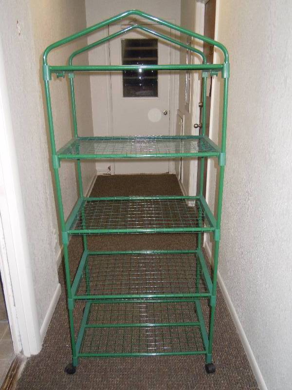 lot 24 image: Merchandise Rack