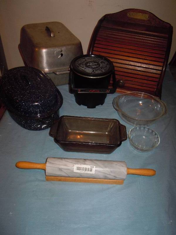 lot 328 image: Lot of Kitchen Stuff