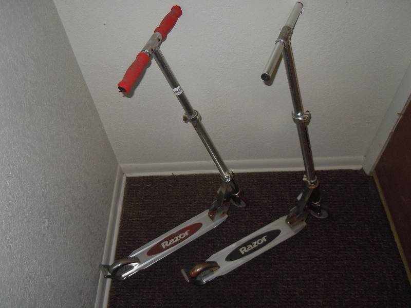 lot 522 image: Pair of Scooters