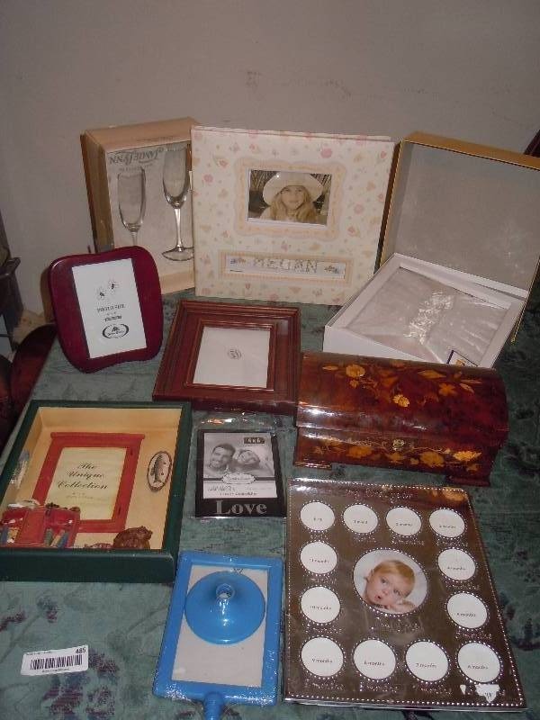 lot 485 image: Lot of Random Items