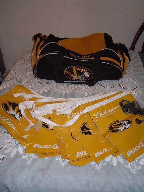 lot 500 image: Mizzou Items Lot