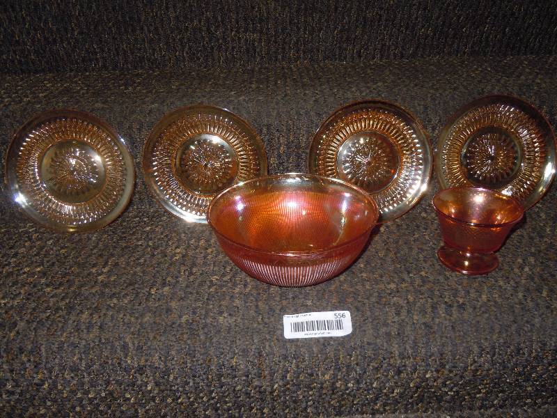 lot 556 image: Lot of Carnival Glass