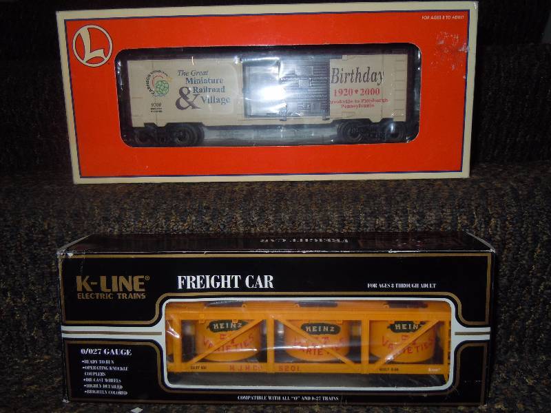 lot 558 image: Train Cars
