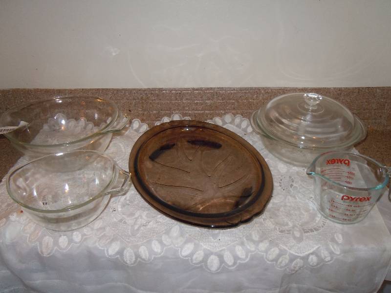 lot 561 image: Lot of Glassware