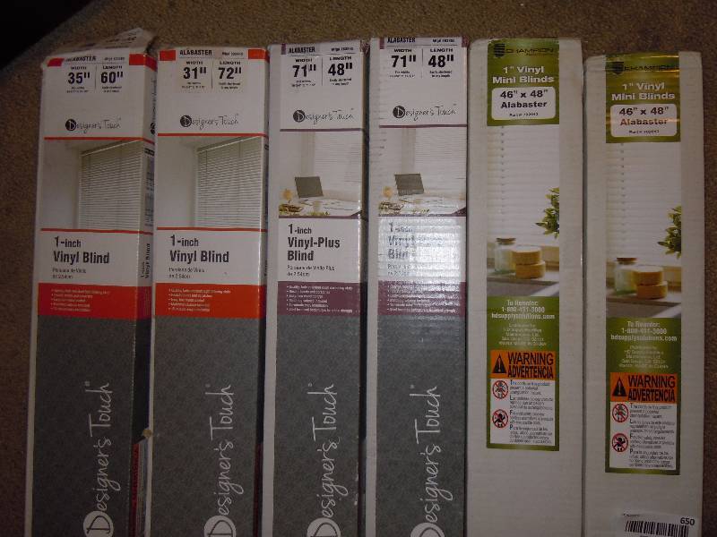 lot 650 image: Lot of Mini Blinds