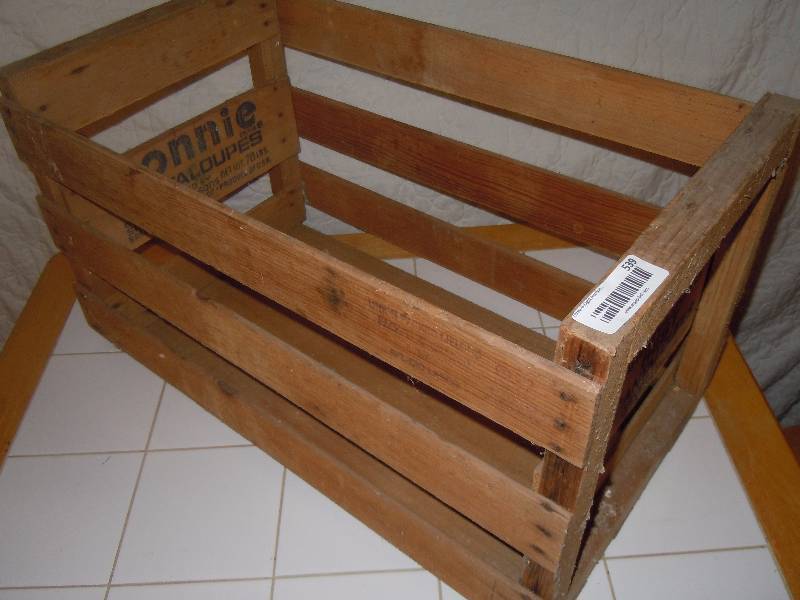 lot 539 image: Vintage Box