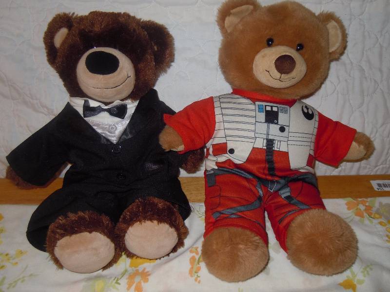 lot 656 image: Pair of Stuffed Bears