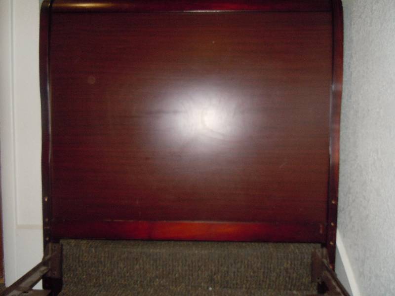 lot 63 image: Queen Size Sleigh Bed