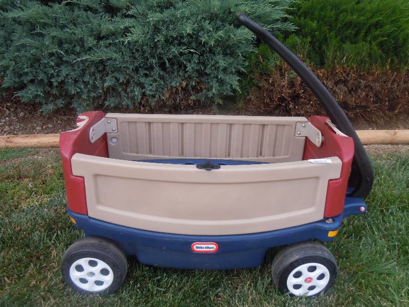 lot 56 image: Little Tikes Wagon